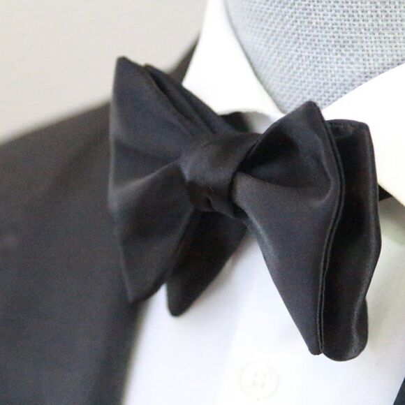 Men's bow‎ tie 100%Silk Charmeuse Black Self tied Bow tie Small AD2023 - Picture 1 of 15